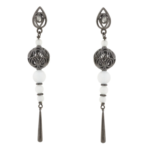 Vintage earring with ruthenium plating and glass beads