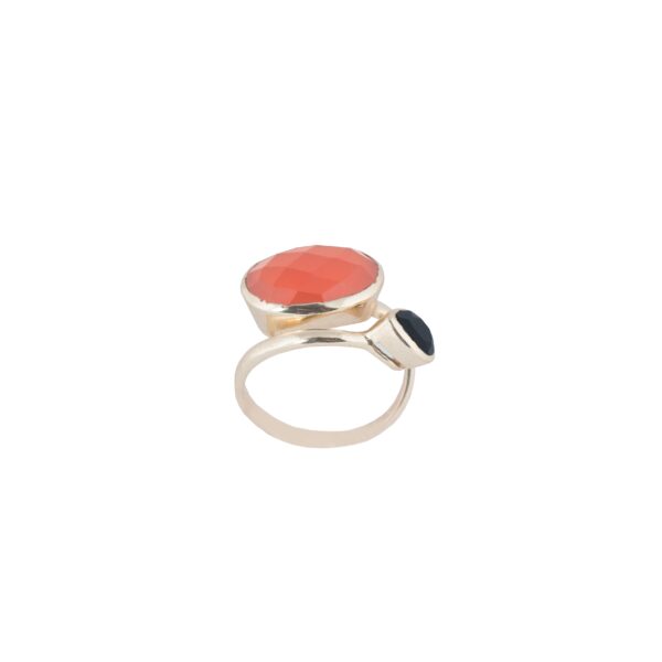 UNIVERSAL RING PLATED GOLD & ONYX AND CORNALINE