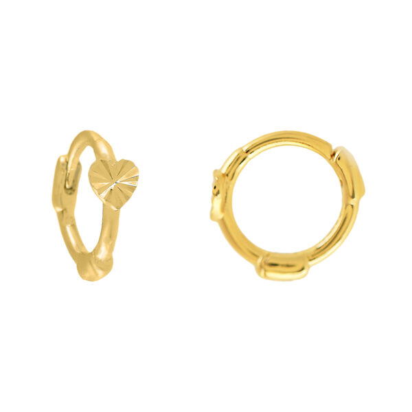 CLOSED RING WITH EMBOSSED HEART