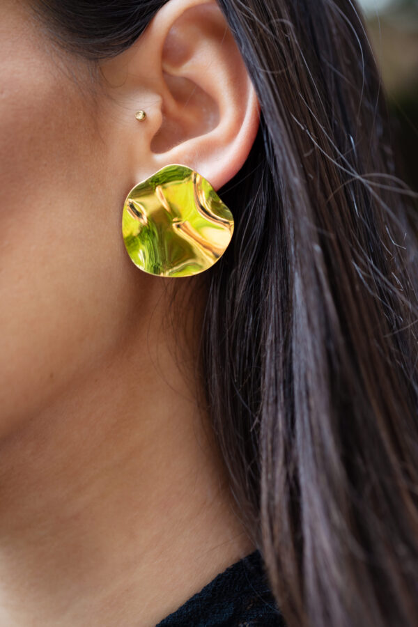 Pendiente ondulado brillo 3cm chapado oro 18ktes.