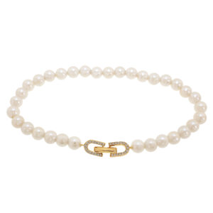 Necklace with mother-of-pearl and chain. Closure with zircons